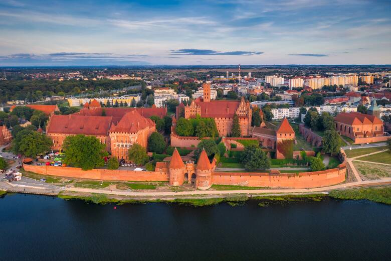 Widok z lotu ptaka na zamek w Malborku