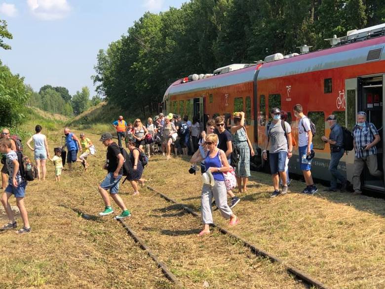 Pociąg z Zielonej Góry do Łagowa (8.08.2020) cieszył się dużym wzięciem podróżnych