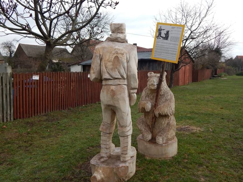 Wieś usłana 100 rzeźbami