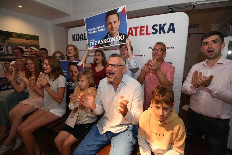 Wieczór wyborczy w sztabie Koalicji Obywatelskiej w Toruniu.