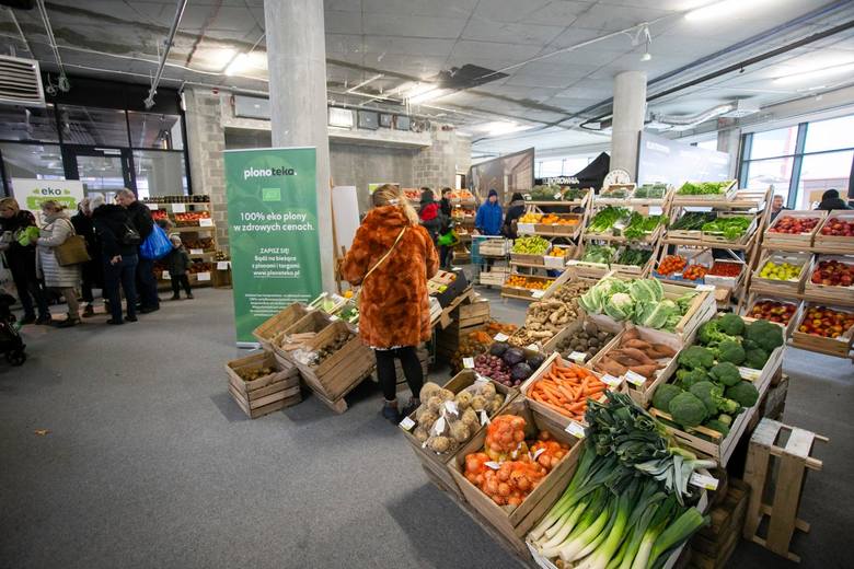 Inspekcja Handlowa kontrolowała warzywa i owoce w polskich supermarketach