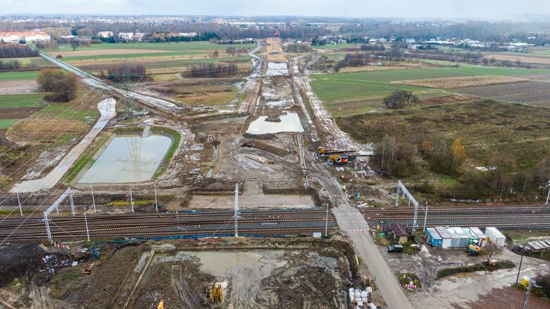 Budowa południowej obwodnicy Oświęcimia jest już mocno zaawansowana. Trwa budowa tunelu pod linią 93