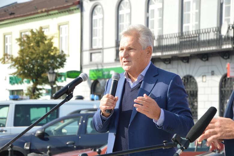 Wybory parlamentarne 2019. Aleksander Kwaśniewski, były prezydent RP w Łowiczu [ZDJĘCIA]