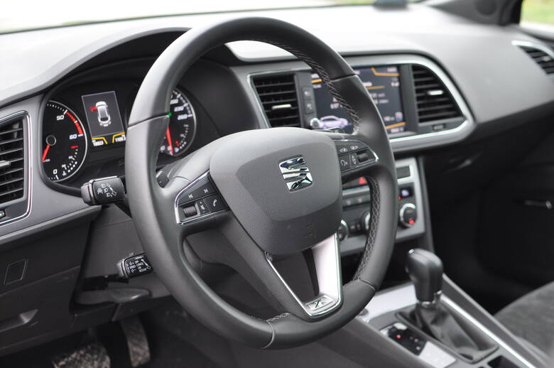 Seat Leon ST 2.0 TDI XcellenceObecna, trzecia generacja Leona, została zaprezentowana na salonie samochodowym w Paryżu w 2012 roku. Auto bazuje na płycie