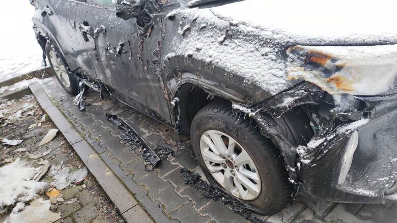W Olkuszu w nocy 21 stycznia paliła się wiata śmietnikowa oraz kamienica. Uszkodzony został samochód