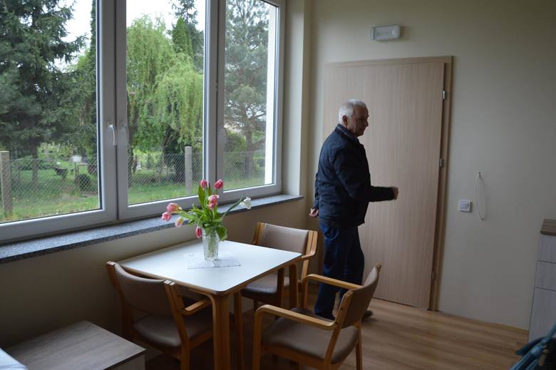 Wojewoda łódzki wydał pozwolenie na całodobową opiekę w domu starców w Łowiczu [ZDJĘCIA]