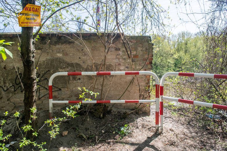 - Postawiono dodatkowo 45 metrów bieżących nowych barierek. To powinno zapewnić bezpieczeństwo w tym miejscu - mówi Paweł Łukaszewski, szef PINB. 