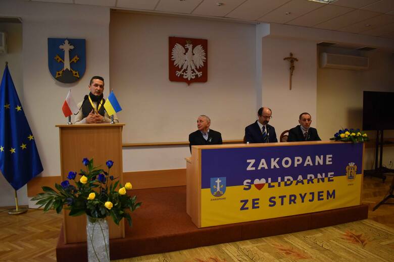 Nadzwyczajna sesja rady miasta, w czasie której rada miasta wyraziła solidarność i wsparcie dla ukraińskiego miasta Stryj