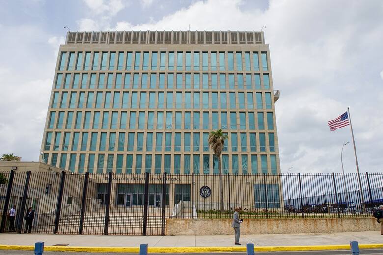 Ambasada USA w Hawanie, stolicy Kuby. Pracujący tu dyplomaci odczuwali symptomy dziwnej choroby.