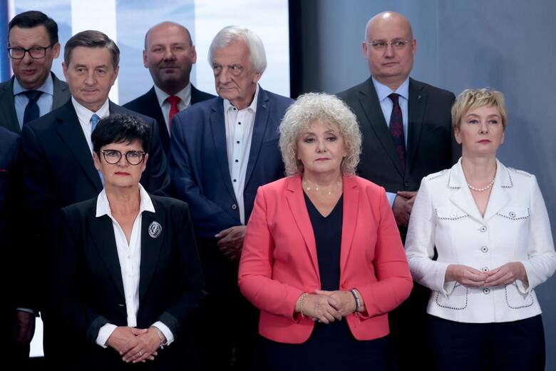 Maria Koc (w środku, w pierwszym rzędzie od dołu) otwiera listę kandydatów Prawa i Sprawiedliwości z okręgu 18. Siedlce-Ostrołęka.