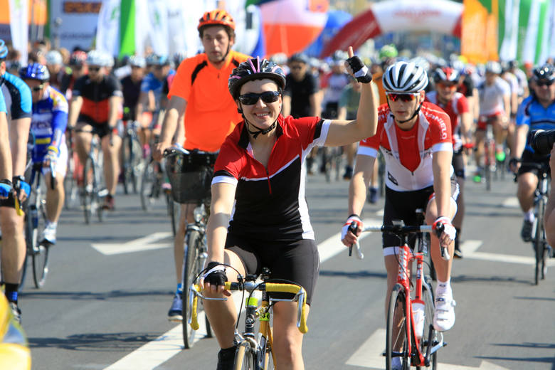 Prawe dwa tysiące kolarzy od  najmłodszych do najstarszych wzięło udział w drugiej edycji Velo Toruń.  
