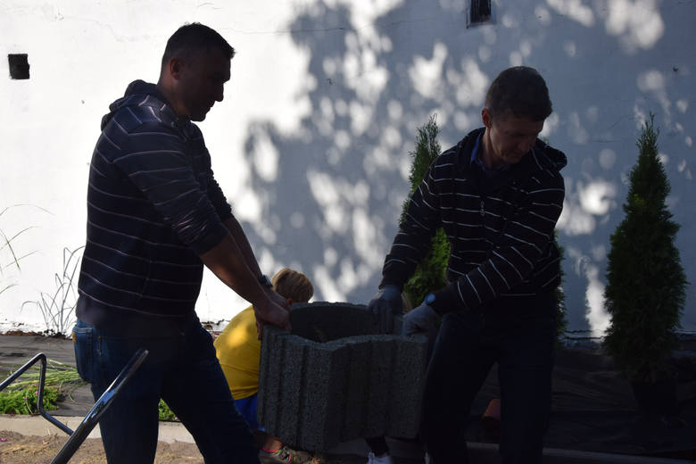 Podwórko przy ul. Łokietka 9 i ul. 30-go Stycznia w Gorzowie Wlkp. bierze udział w akcji "Odnawiamy podwórka".