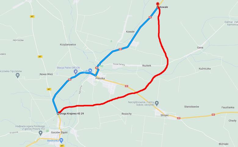 Nawigacja GPS nadal kieruje starą trasą  (kolor niebieski), mimo iż obwodnica Praszki jest już na mapie Google (kolor czerwony).
