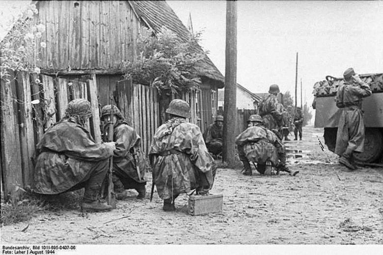 Niemieccy żołnierze na pozycjach