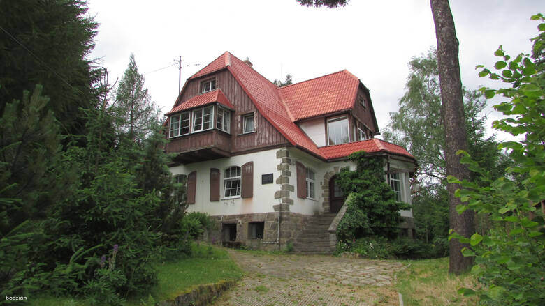 Po II wojnie światowej budynek został przekazany wybitnemu polskiemu kompozytorowi Ludomirowi Różyckiemu. Artysta mieszkał w nim wraz ze swoją żoną do