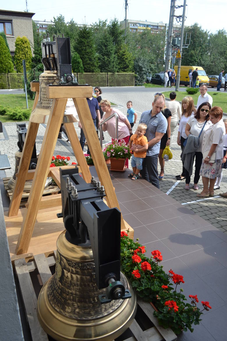 Rybnik: Nowa parafia Matki Boskiej Częstochowskiej w Rybniku ma już dzwony