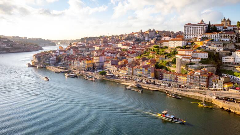 Widok na zabytkową dzielnicę Porto w Portugalii