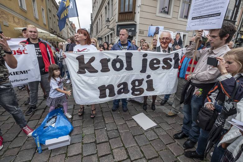 Poznań: "Stop plandemii" - pod takim hasłem odbyła się ...