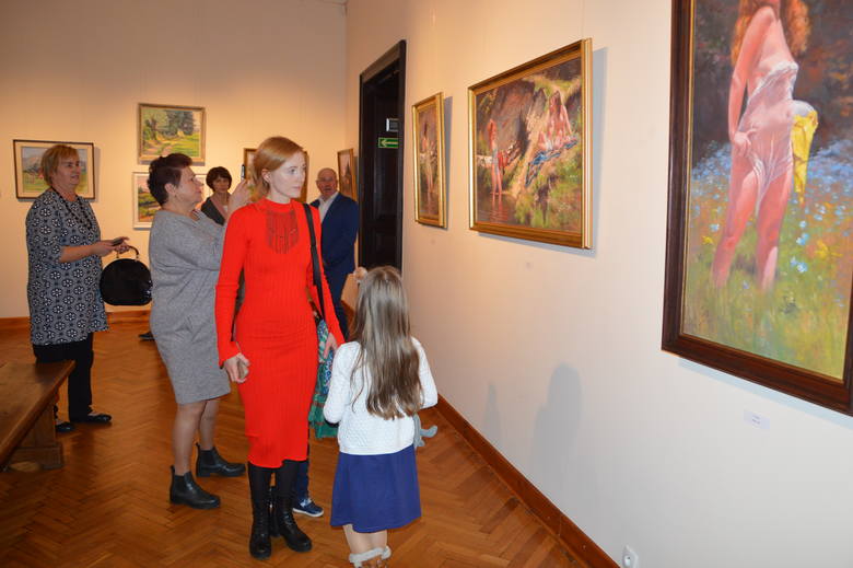 Wystawę obrazów Zbigniewa Roberta Błaszczyka otwarto w Muzeum w Łowiczu [ZDJĘCIA]