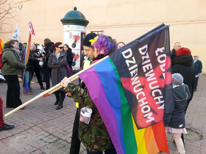 Czternasta Łódzka Manifa: "Przeciw przemocy władzy! Moje ciało - mój wybór" [ZDJĘCIA,FILM] 