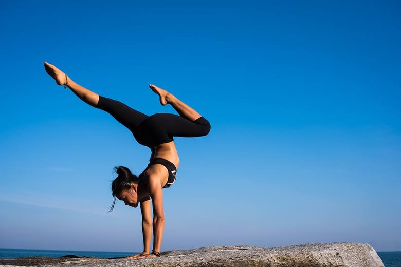 Joga dla początkujących. Gdzie i w czym ćwiczyć jogę? Jak ćwiczyć jogę w domu?