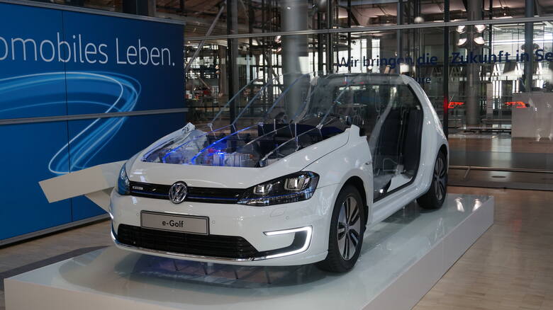 Marka Volkswagen, której główną ideą była produkcja samochodów dla ludu, wraca do korzeni i patrząc w przyszłość planuje, aby auta elektryczne koncernu