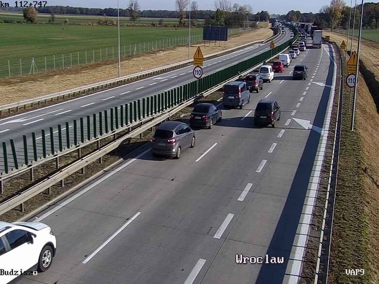 Korek po wypadku na 114. kilometrze autostrady A4 pomiędzy węzłami: Udanin i Budziszów