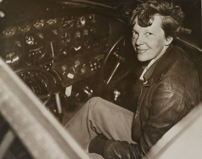 <strong>Zaginięcie Amelii Earhart</strong><br /> <br /> Jedna z najsłynniejszych pilotek, dziennikarka i autorka książek, była pierwszą kobietą, która przeleciała nad Oceanem Atlantyckim jako pasażer. Była także <strong>pierwszą, która uczyniła to samotnie jako pilot</strong> - w 1932 roku. Pobiła również liczne...