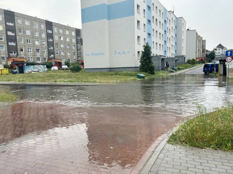 W Zielonej Górze pod wodą znalazła się ulica na Osiedlu Śląskim