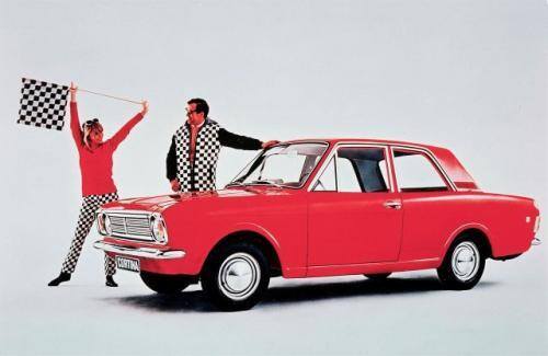 Fot. Ford: Cortina Mk II pojawiła się w 1966 roku. Znikała z salonów sprzedaży jeszcze szybciej niż „jedynka”. Nabywcy mogli wybierać spośród odmian