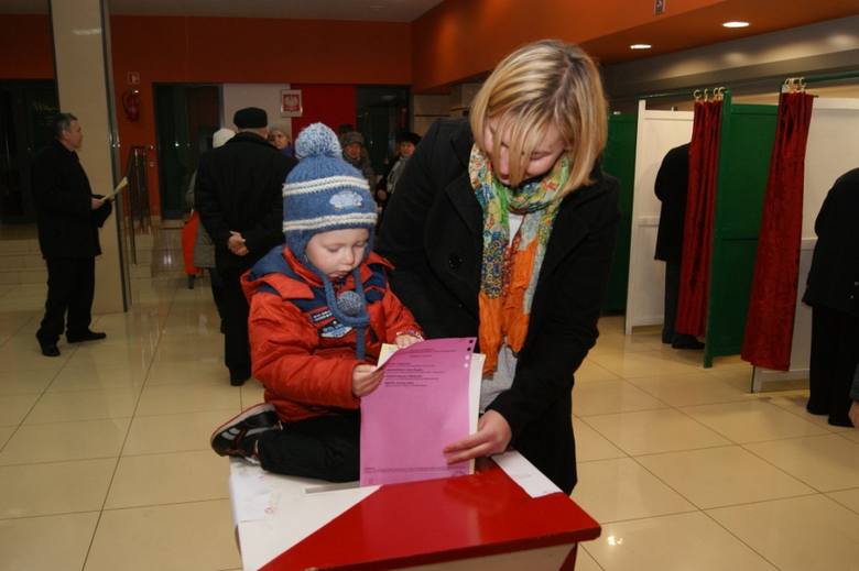 Wybory samorządowe 2014: głosowanie w Rawie Mazowieckiej [ZDJĘCIA]