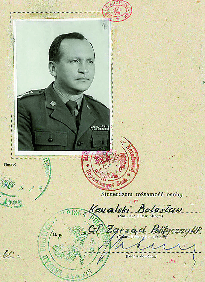Generał Michał Żymierski, pseudonim Rola, dowódca Armii Ludowej, podczas inspekcji oddziału „Cienia”.