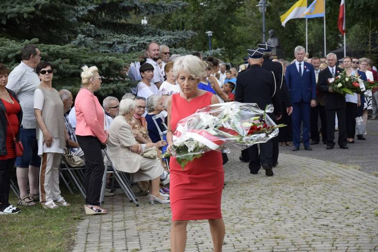Jak każdego roku odbyły się uroczystości z okazji Święta Wojska Polskiego. Po mszy w kościele garnizonowym delegacje różnych środowisk złożyła kwiaty pod pomnikiem Niepodległości. Po uroczystościach mieszkańcy wzięli udział w pikniku z atrakcjami.