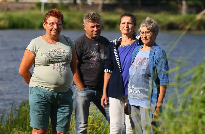 Małgorzata Mokrowska, Bogdan Korczak, Krystyna Wosik i Maria Rzymiańska - 20 lat odbudowują swoje domy i wieś po powodzi
