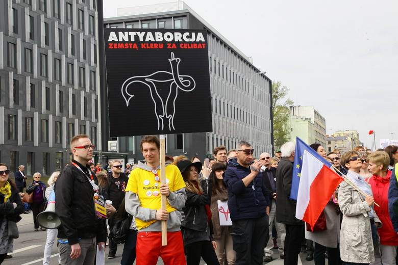 Marsz kobiet w Łodzi przeciwko ustawie antyaborcyjnej [ZDJĘCIA, FILM]