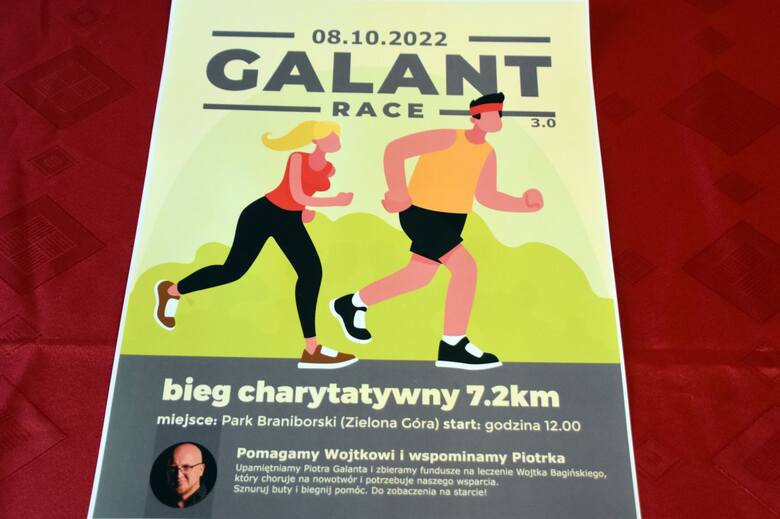 Maciej Adamczak, Karolina Michalczak i Wojciech Grabowski zachęcają do udziału w Biegu Galant Race
