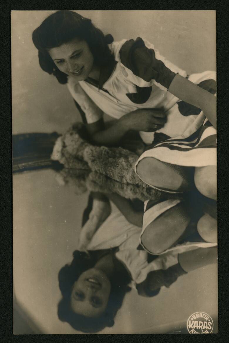 Portret kobiety; atelier Bracia Karaś, lata 40. XX w. 