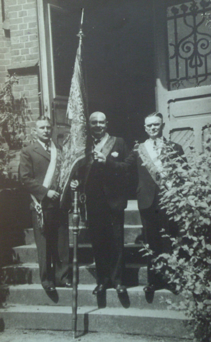 Lata 30. W środku stoi Teodor Kocerka, po lewej Tadeusz Janas