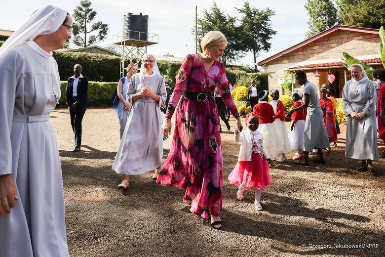 Małżonka Prezydenta RP Agata Kornhauser–Duda odwiedziła Dom Dziecka pw. Św. Antoniego prowadzony przez Zgromadzenie Sióstr Benedyktynek Misjonarek w