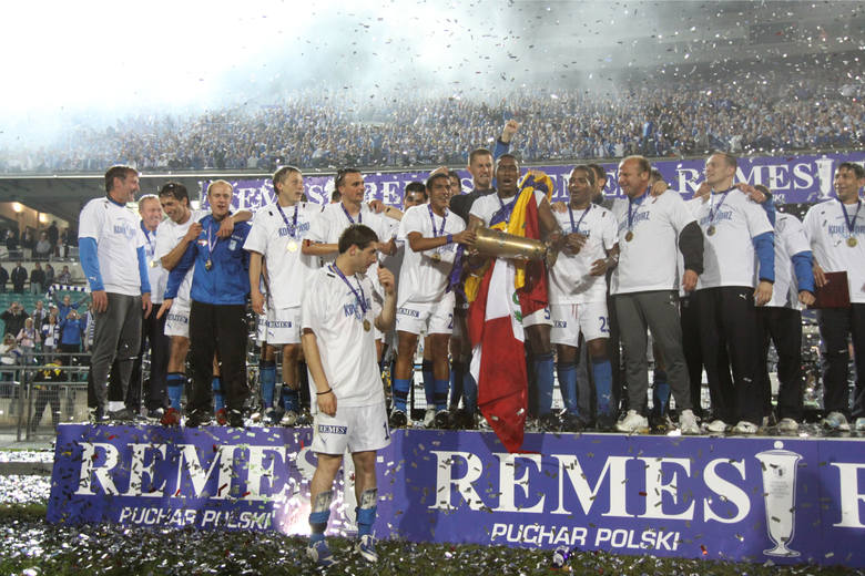 2 maja Lech Poznań w finale Pucharu Polski zagra na Stadionie Narodowym z Arką. Kolejorz pucharowe trofeum zdobywał pięć razy, ostatnio w 2009 roku po wygranej 1:0 z Ruchem Chorzów