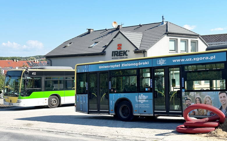 Autobusy MZK Zielona Góra zablokowały przejazd ciężarówkom z zakładu betoniarskiego. To efekt trwającego sporu. Czy strony się dogadają?