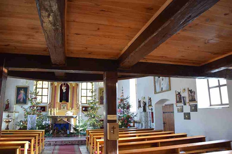 Remont kościoła w Różankach trwał 9 lat. W tym czasie etapami wyremontowano cały kościół.