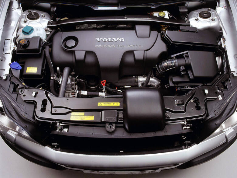 Do końca XX wieku Volvo polegało na silnikach wysokoprężnych innych producentów, głównie Volkswagena. Ta sytuacja zmieniła się w 2001 roku, kiedy Szwedzi