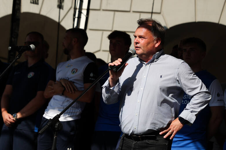 Tomasz Tułacz, trener Puszczy, podczas prezentacji zespołu na ekstraklasę - w niedzielę 16 lipca na zamku w Niepołomicach