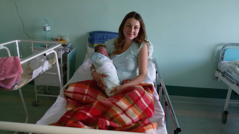 Marta Chodakowska ze Szprotawy, z córeczką Igą. Kilka miesięcy temu podpisała petycję w sprawie pozostawienia oddziału położniczo-ginekologicznego i noworodkowego w żagańskiej filii szpitala. Jest bardzo zadowolona z opieki.