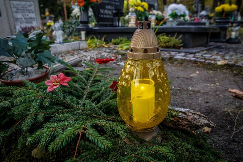 Gdańsk, 31.10.2018 r.1 listopada 2019 roku  na pomorskich cmentarzach rozbłysną światła zniczy. To właśnie wtedy przychodzimy na groby zmarłych po to,