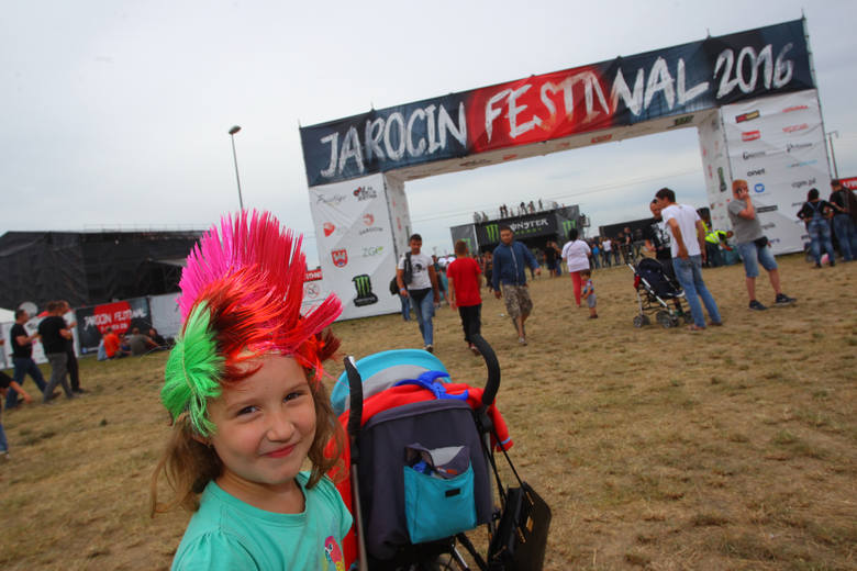 Po reaktywacji festiwal nadal przyciąga do Jarocina tysiące młodych ludzi z całej Polski. 