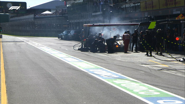 Bolid Maxa Verstappena w pit stopie