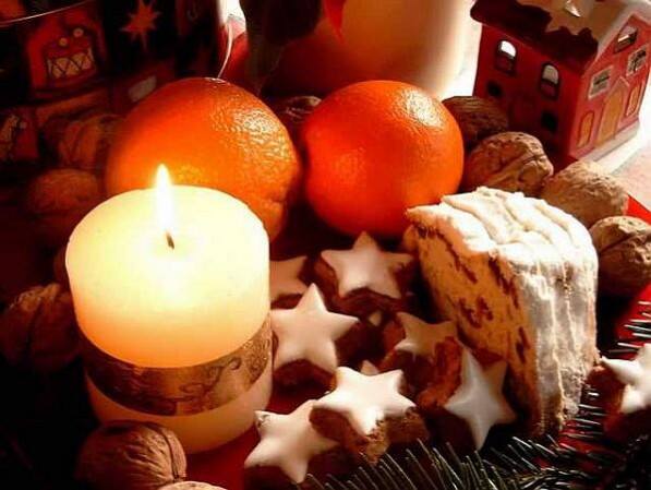 Owoce i jedzenie mogą posłużyć jako dekoracje świąteczne.