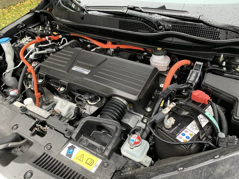 Honda CR-V to jeden z ulubionych przez Polaków SUV–ów segmentu C. W Motofaktach testowaliśmy najciekawszą wersję tego auta - ze 184-konnym układem hybrydowym